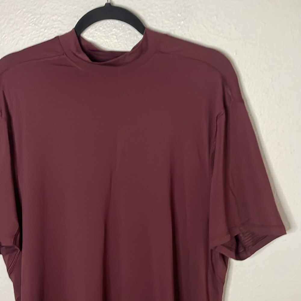 Men’s Lululemon Athletica T-shirt higher Collar Maroon size L - Picture 4 of 4
